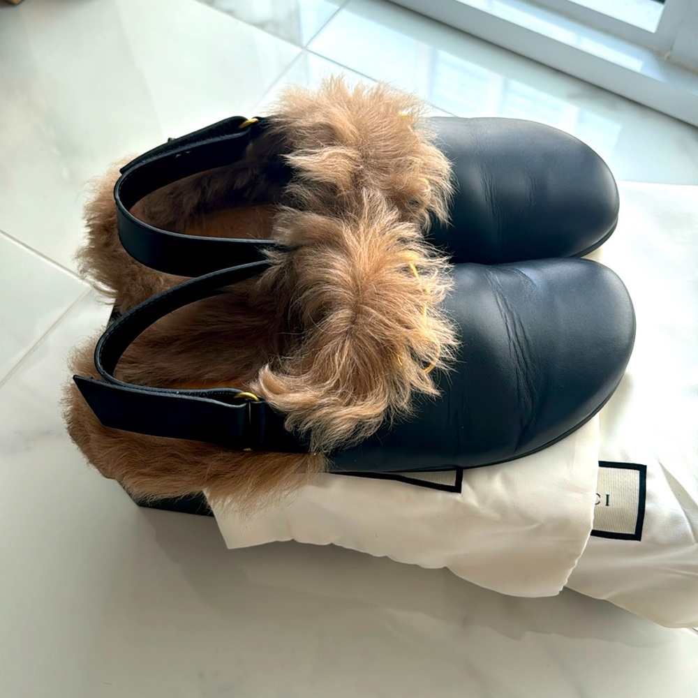 Authentic Gucci River Fur Leather Clogs Slippers Mules
